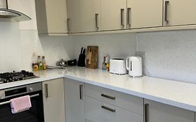 3 Bed Retreat Cardiff Free Parking Long Stays And Short Stays Contractors And Family Friendly